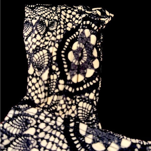 Coral black/ cream lace pattern crop top swim bikini bathing suit M/L - Picture 7 of 9